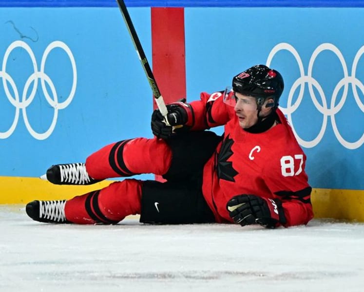 Ice hockey-Canada captain Crosby not ruled out of tournament, coach says