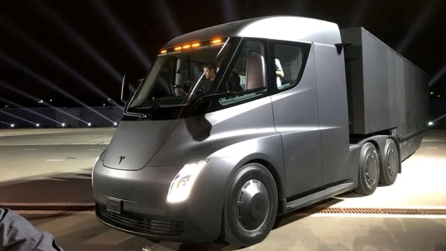 明年起注册电动重型车辆 可获4万元津贴