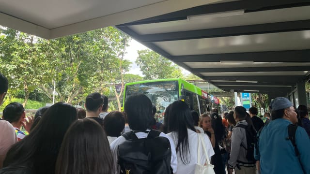 文礼和女皇镇站之间列车 服务中断超过三小时