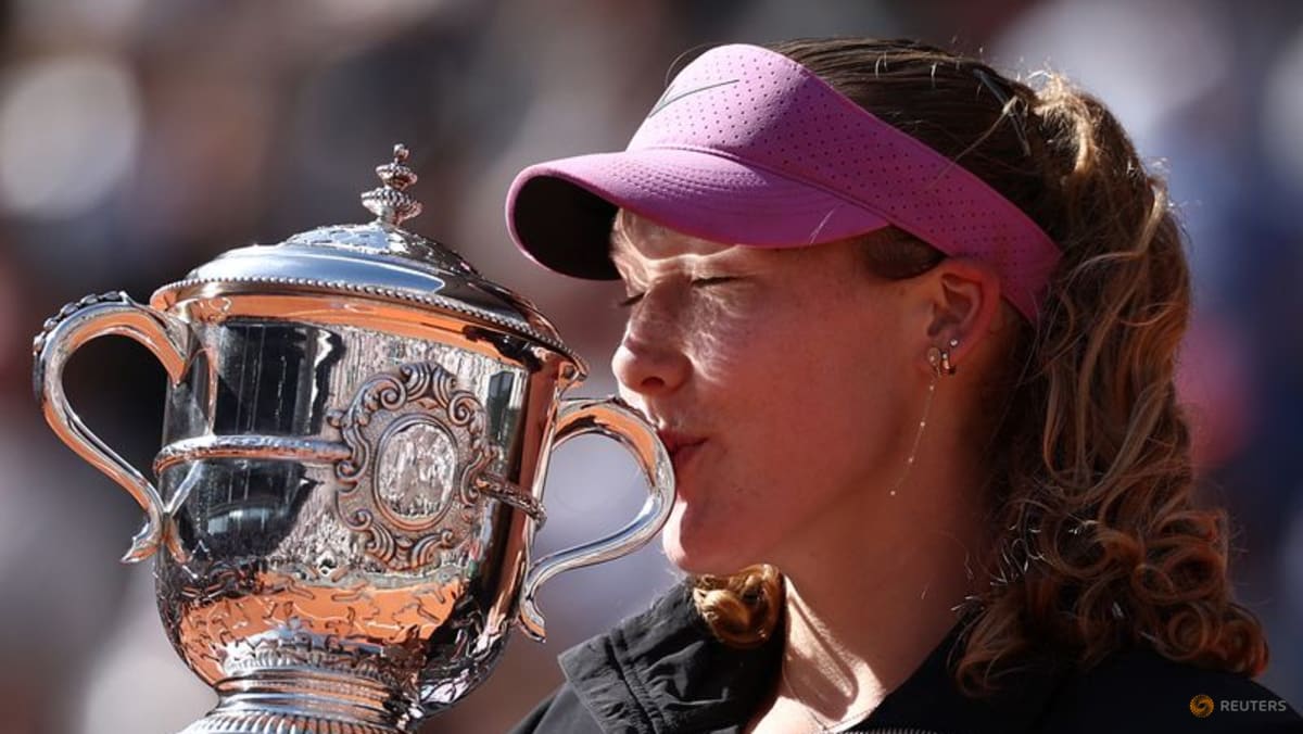 A star is born as Andreeva eases into Grand Slam winners' club