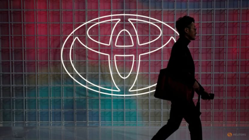 Toyota expands share buyback plan to reflect share drop Toyota expands share buyback plan to reflect share drop