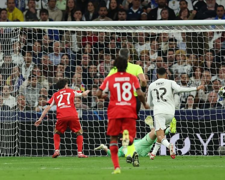 Vinicius scores as Real Madrid sink Benfica to reach Champions League last 16