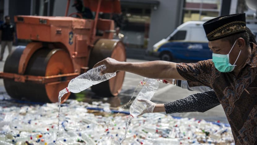 9 die from alcohol poisoning after drinking event in West Java 9 die from alcohol poisoning after drinking event in West Java
