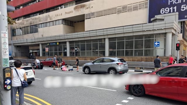 克罗士街上段发生车祸 86岁老翁送院
