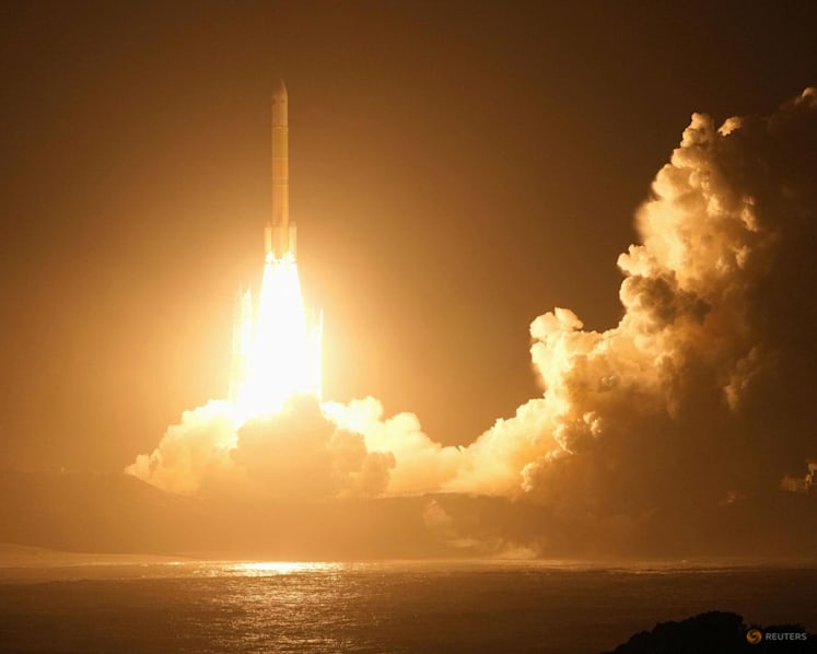 Japan successfully launches probe in historic Mars moon mission