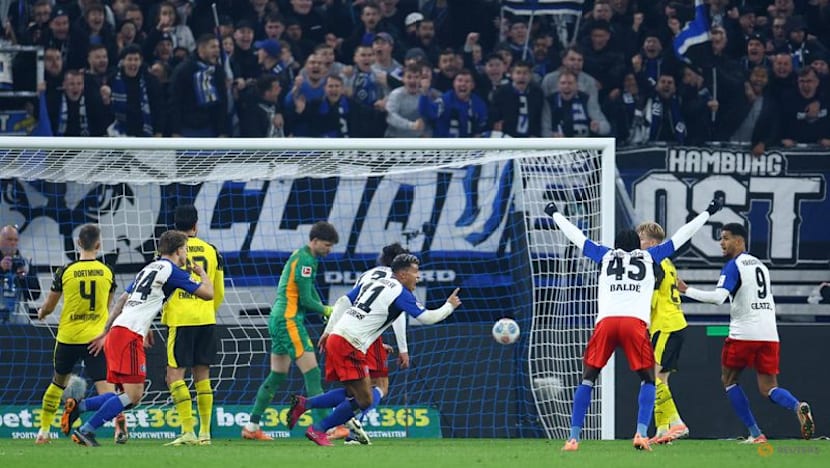 Dortmund concede late equaliser in 1-1 draw at Hamburg