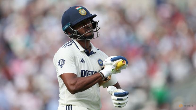 England in driving seat as India reach 204-6