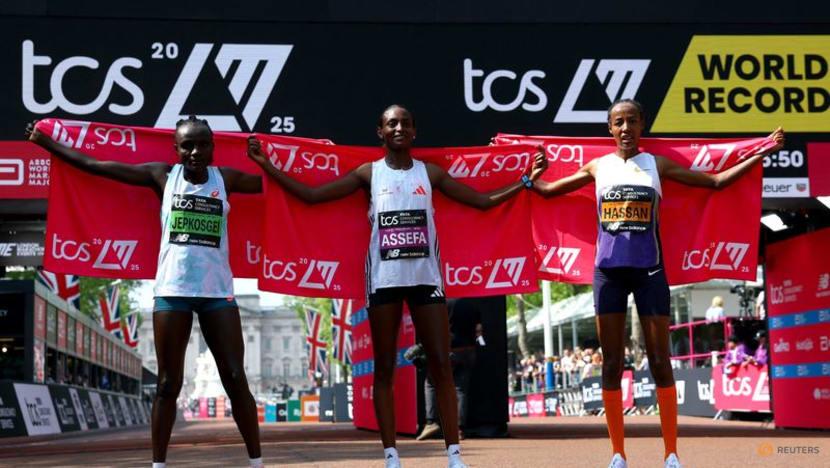 Ethiopian Assefa pulls away to win London Marathon