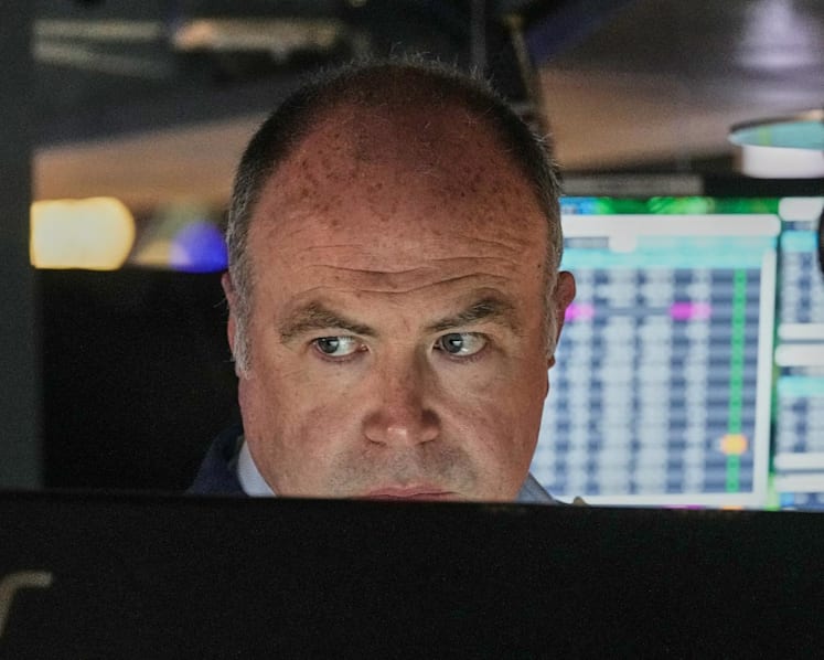 S&P 500, Nasdaq end at fresh records on tech earnings strength 