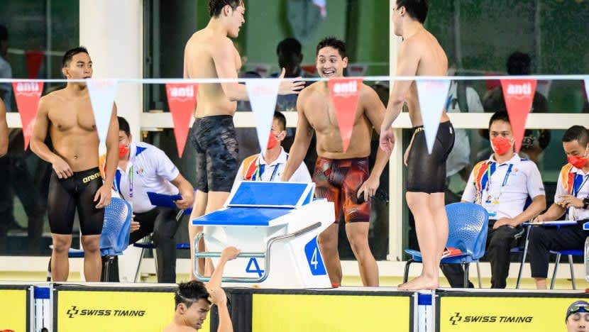 Pasukan renang 4x100m rampaian campuran lelaki menang emas di Sukan SEA Pasukan renang 4x100m rampaian campuran lelaki menang emas di Sukan SEA
