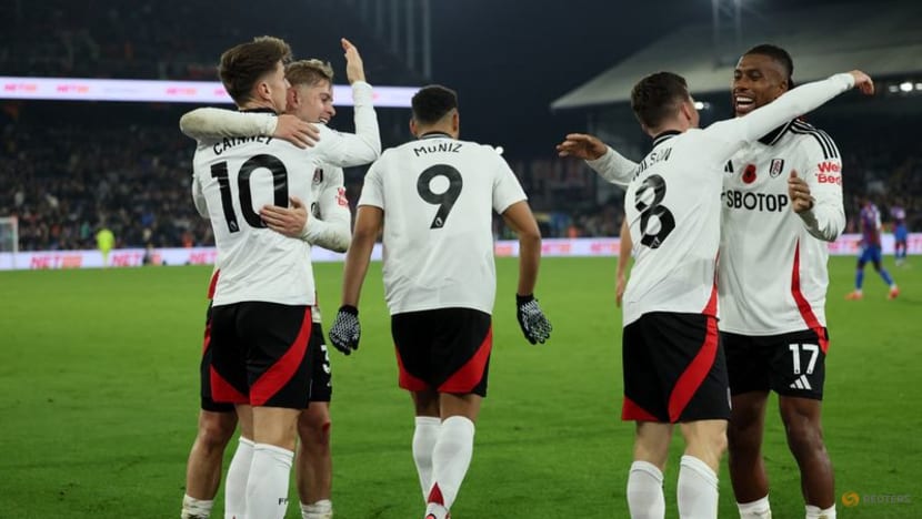 Smith Rowe shines as Fulham outclass 10-man Palace