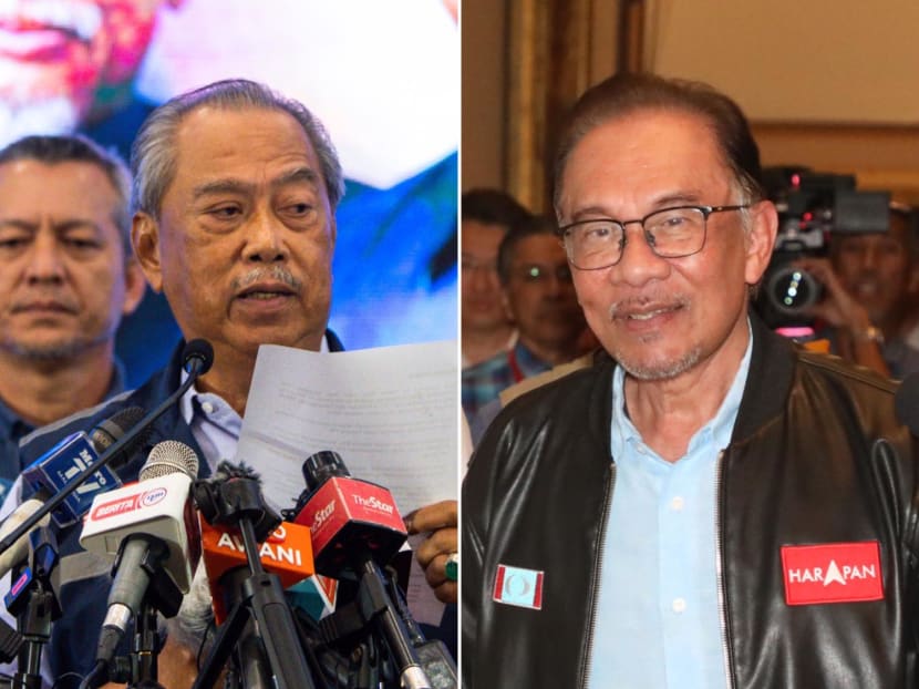 (Left) Perikatan Nasional leader Muhyiddin Yassin and Pakatan Harapan leader Anwar Ibrahim speaking on November 20, 2022. (Left) Perikatan Nasional leader Muhyiddin Yassin and Pakatan Harapan leader Anwar Ibrahim speaking on November 20, 2022.