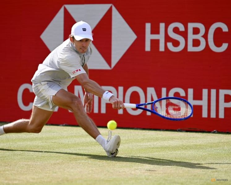 De Minaur up and running at Queen's, Mensik suffers early defeat