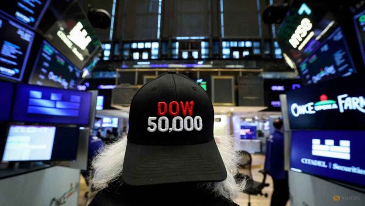 Dow confirms correction as traders worry about war