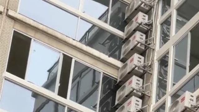 一户挂26个冷气机 中国业主称“家人多聚会用”