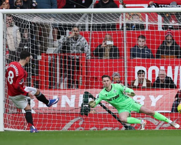 Man United climb to third in table with come-from-behind win over Palace