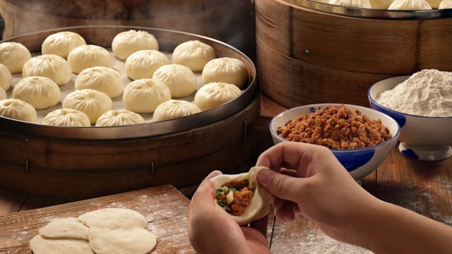 成都早餐顶流包子　“李与白”本地首店开业了！