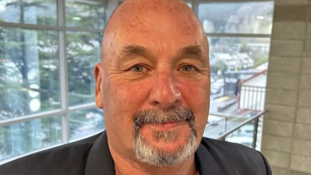 为了见儿子 新西兰男子伪造两护照穿梭三国之间