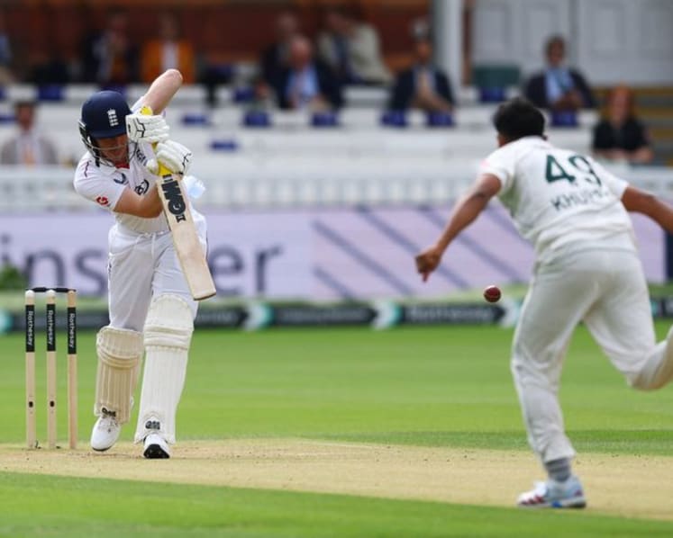 Lawrence half-century propels England towards victory over Pakistan