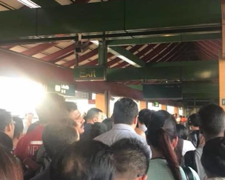 Power fault delays commute on East-West Line during evening peak hour