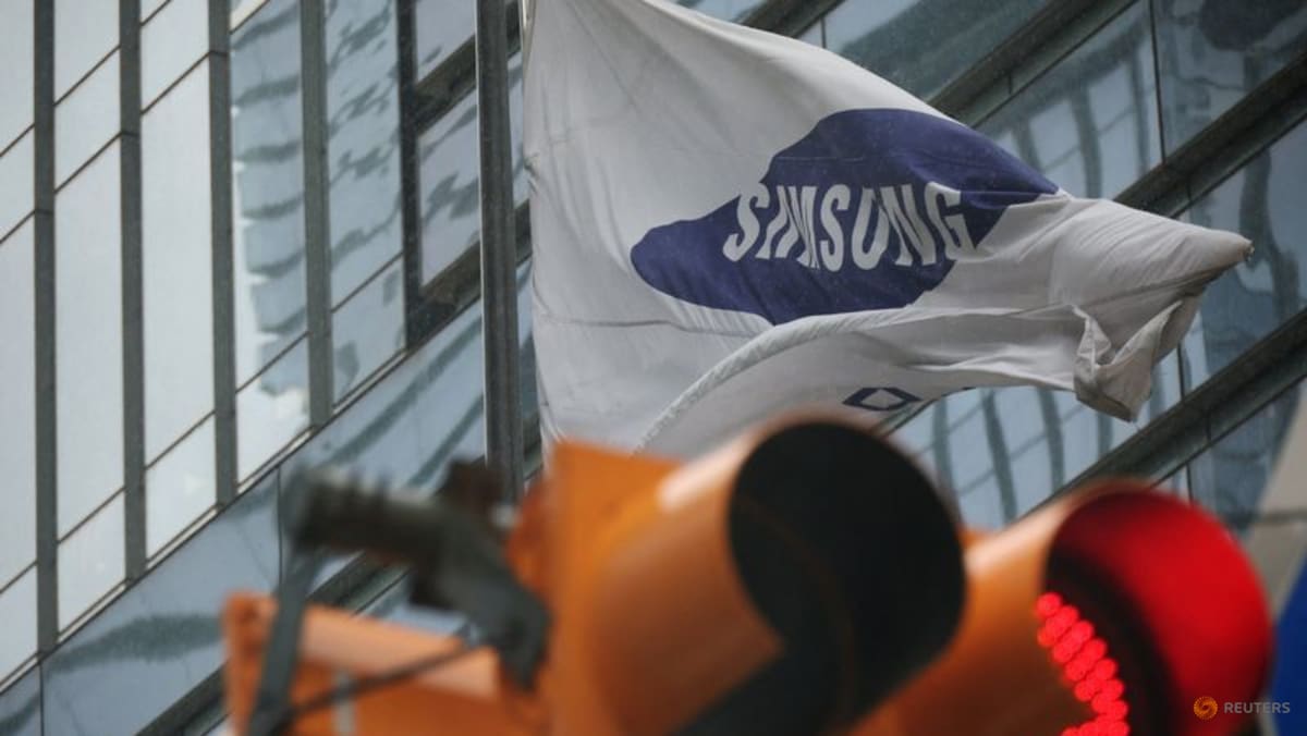 Samsung appliance workers to stage a rally protesting chip workers' wage deal