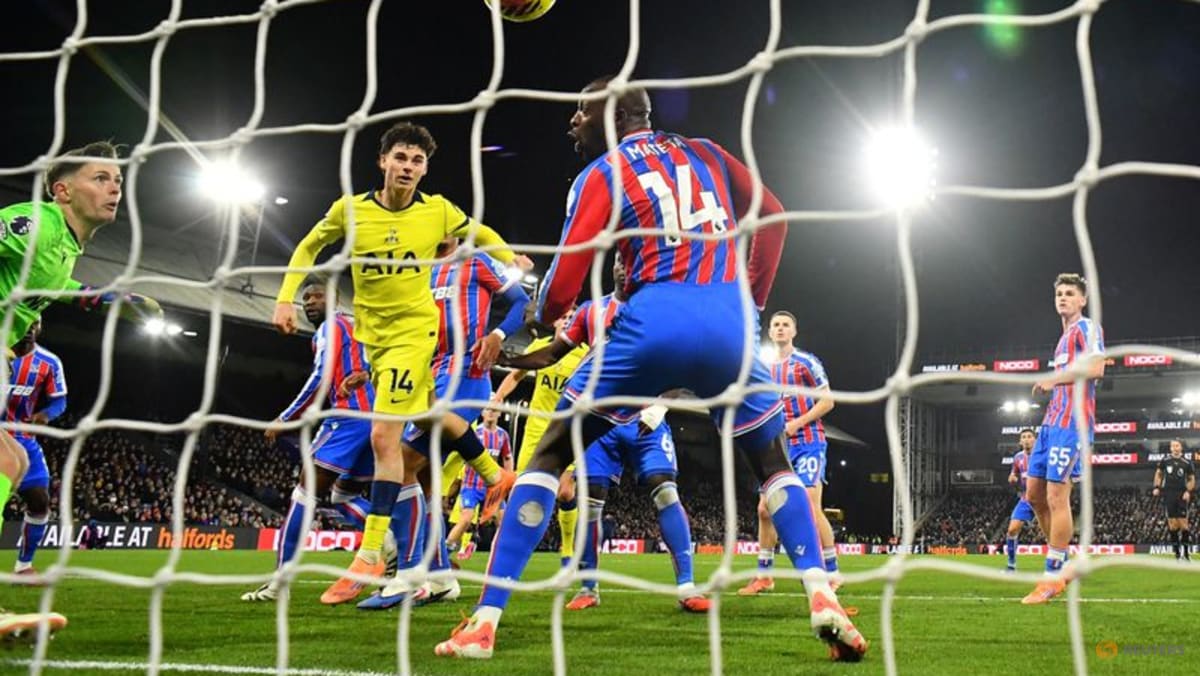 Gray’s first senior goal earns Spurs gritty 1-0 win at Palace