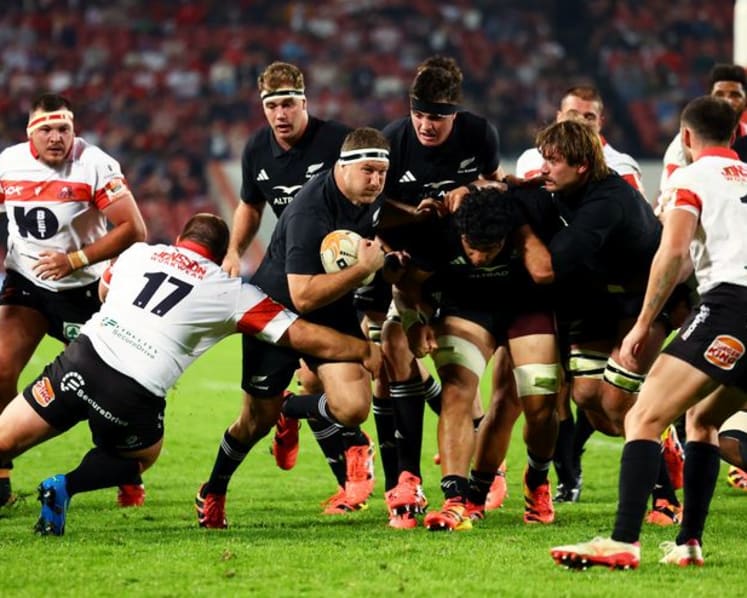 All Blacks come from behind to edge Lions and stay unbeaten on tour