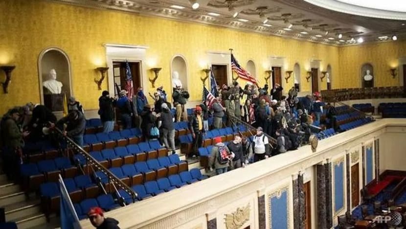 "Hari yang menyedihkan": Teo Chee Hean berharap keganasan di Capitol akan berakhir secara damai