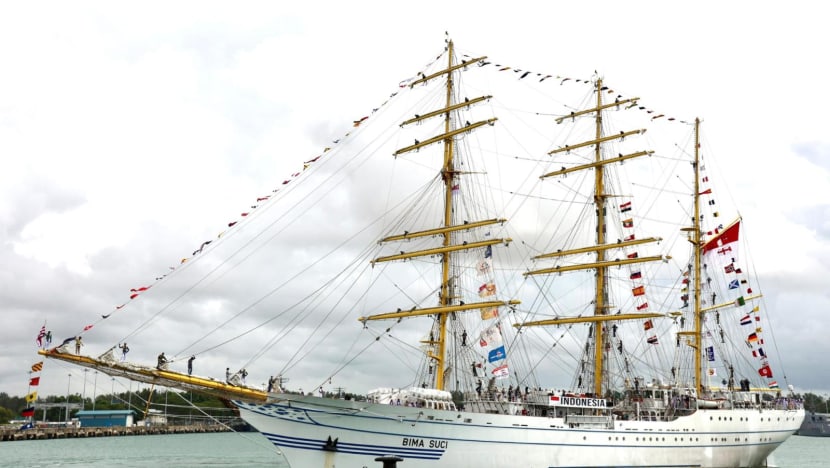 Kapal latih layar TNI AL KRI Bima Suci sandar di Singapura dalam misi persahabatan