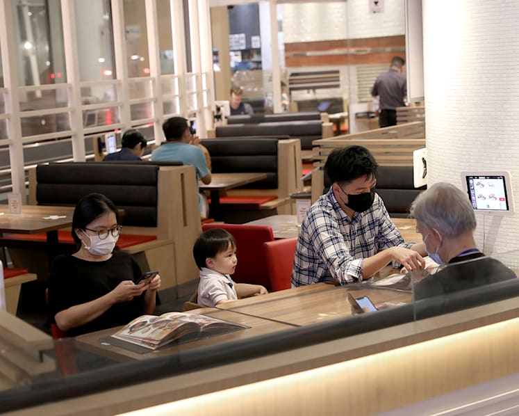 Covid-19: No hassle with revised dining rules at F&B places but problems expected over weekend