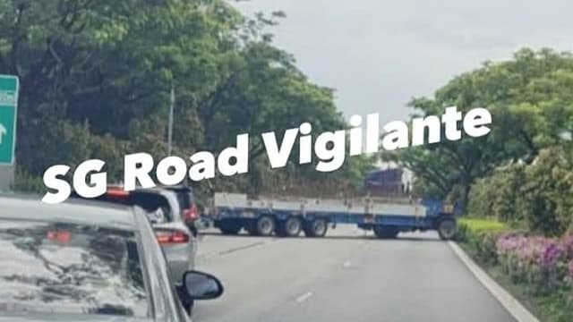 拖格卡车疑失控打滑横跨三车道  PIE往机场方向交通受阻