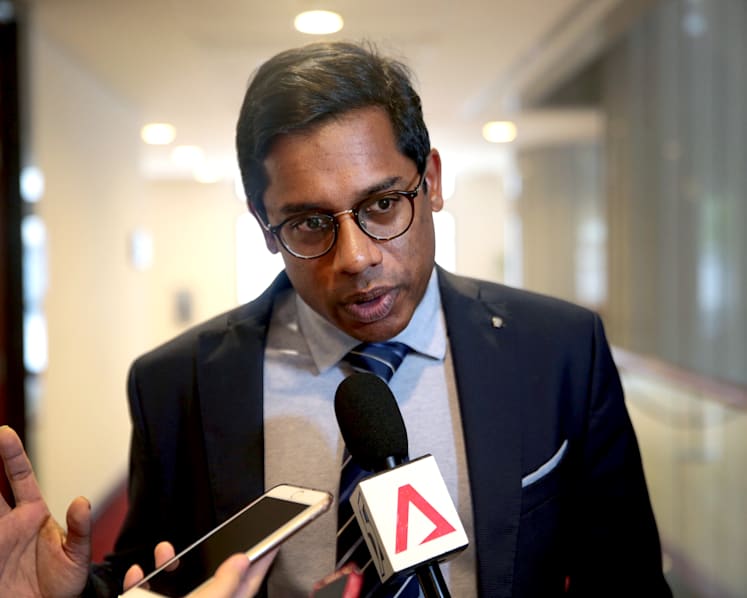 Experts mixed on whether fake-news laws can protect society from ‘threat of our times’