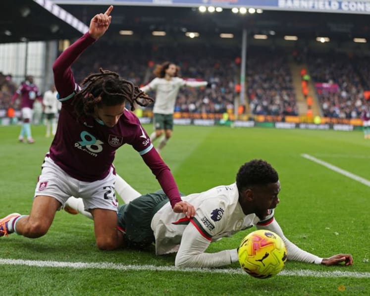 Chelsea close gap on leaders Arsenal with 2-0 win at Burnley