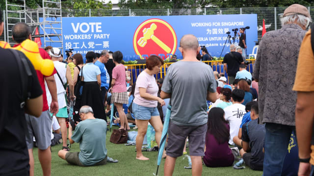 【GE2025】警促准备出席尤索夫依萨中学群众大会民众 上网了解人流状况