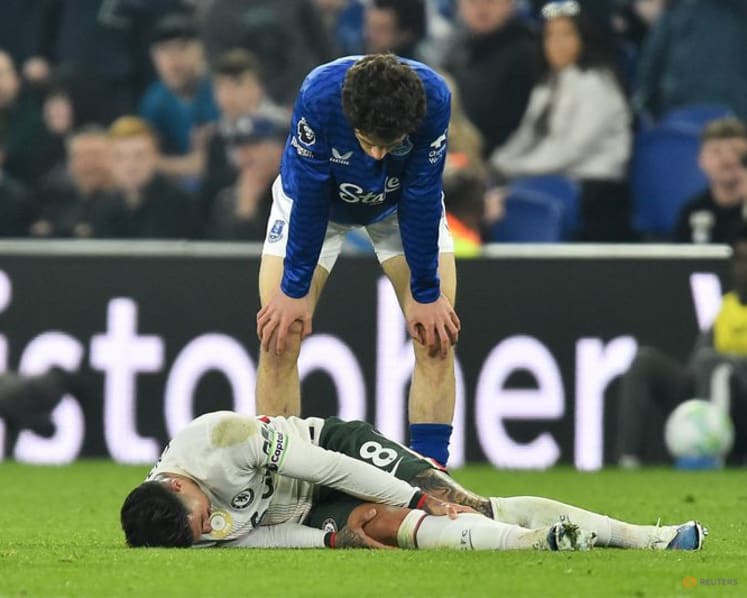 Rosenior bemoans 'cheap goals' as Everton thump Chelsea