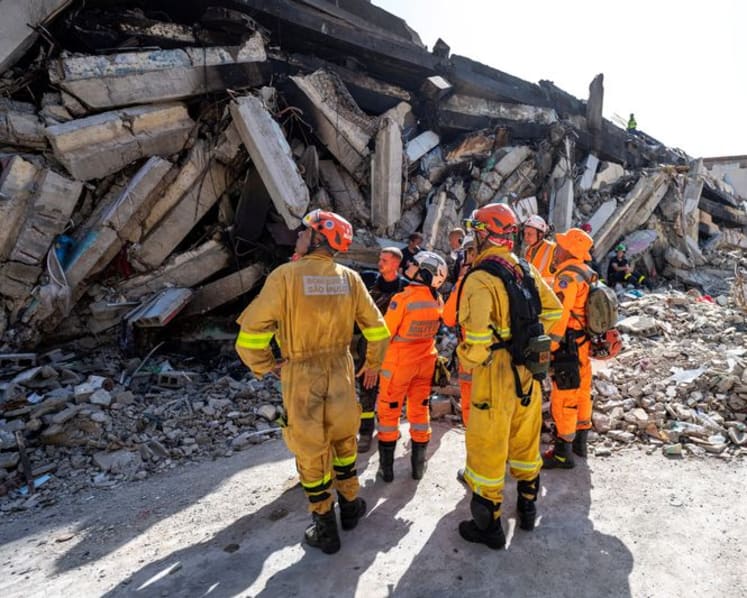 Aftershock hits Caracas as rescue efforts enter critical hours in Venezuela