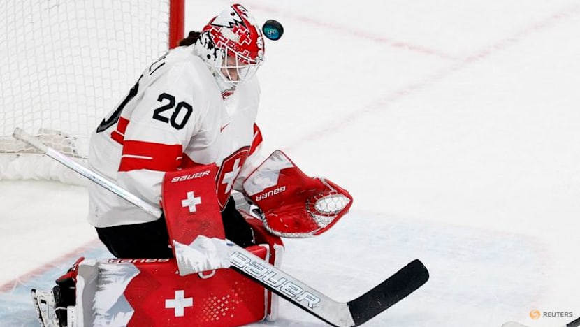 Ice hockey-Change of goalie helps Swiss reach women's semis as Braendli saves all