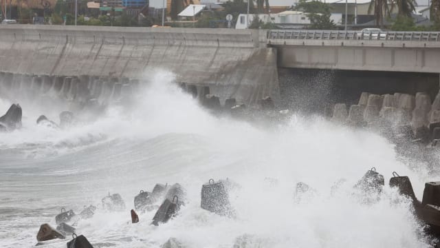 台风小犬逼近台湾南部地区 一些地区宣布停课