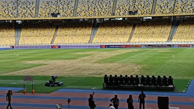 马足赛决战草地光秃秃 体育馆：酷玩演唱会所累