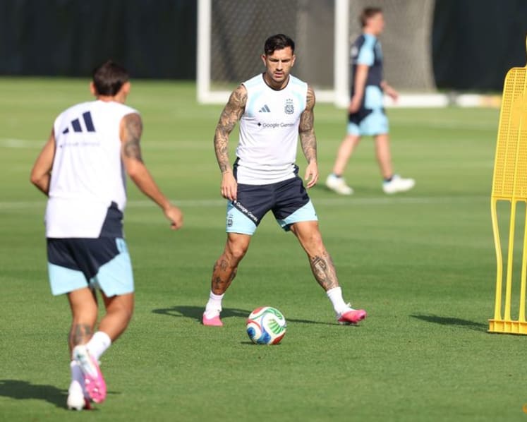 Argentina begin World Cup defence against confident Algeria