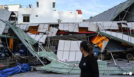 Typhoon Kalmaegi hammers central Vietnam, killing at least 5