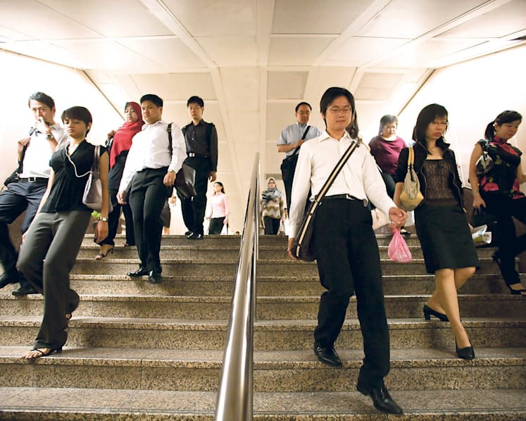 Singapore economy grows 2.1% in 2015