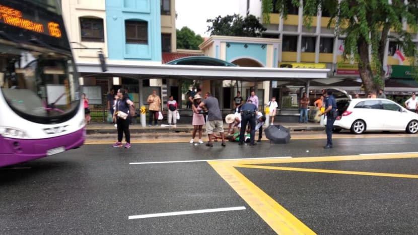 Police manhunt underway for 4 men who slashed victim with kitchen knife, samurai sword