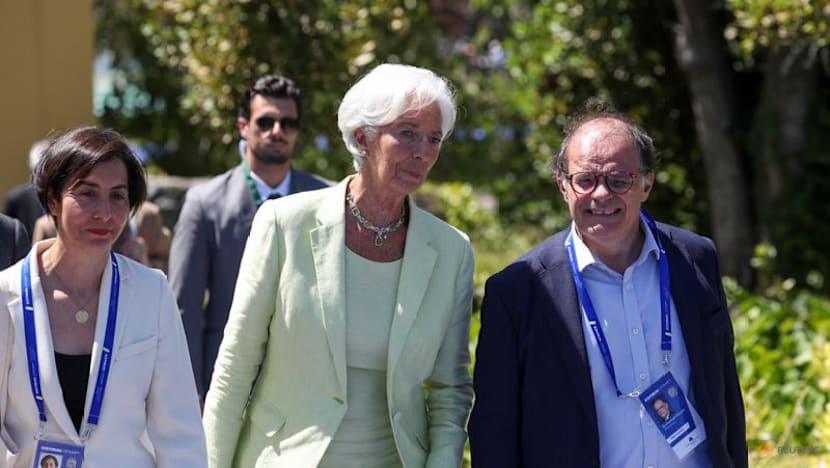 Analysis:AI hopes and fears dominate global central bank meet