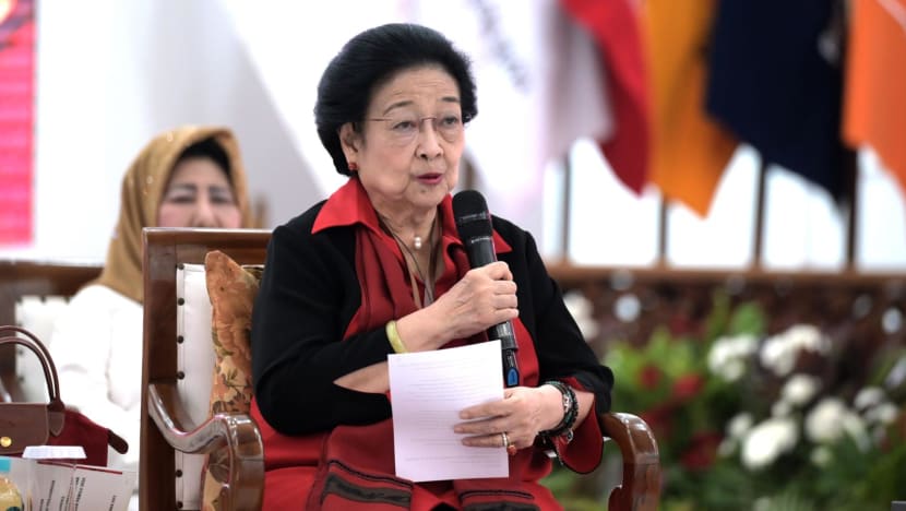 PDI-P’s Megawati orders party leaders to withdraw from Prabowo’s retreat after her close aide’s corruption arrest