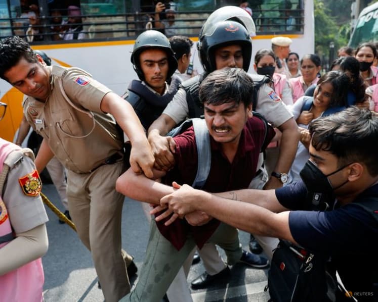 India detains thousands, locks down Delhi to foil election chief protest