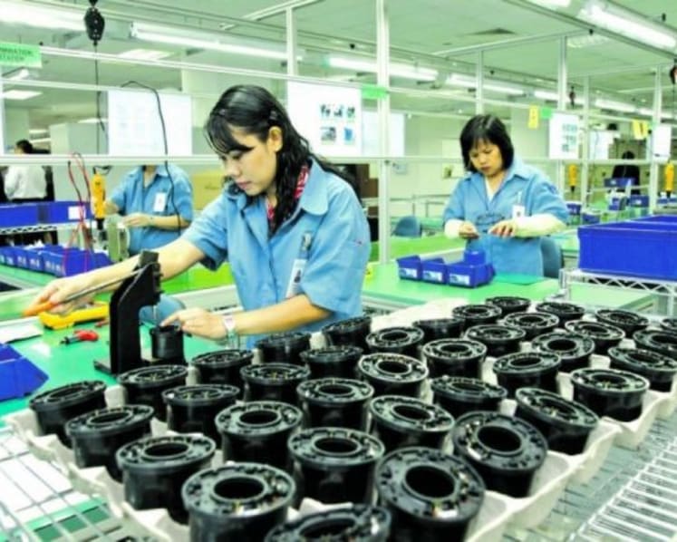 Industrial output sputters for 7th straight month