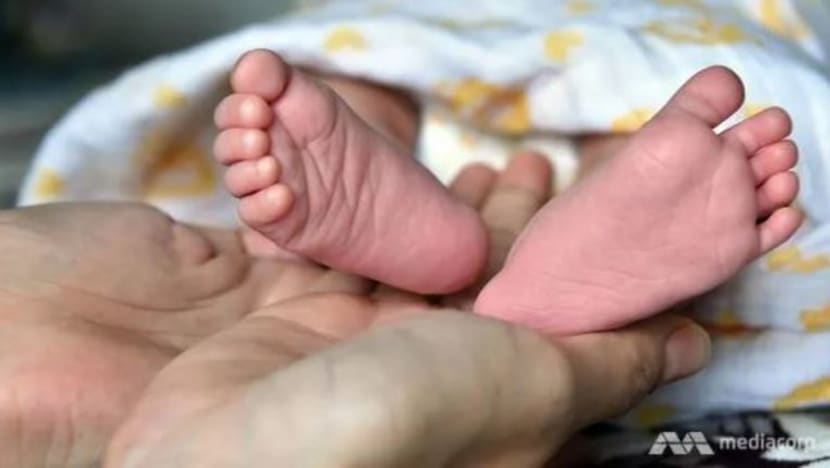 Pasangan muda mengaku tidak bersalah beri anak hisap vape Pasangan muda mengaku tidak bersalah beri anak hisap vape