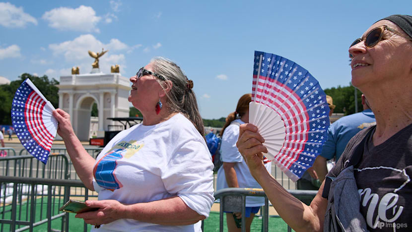 Dangerous heatwave hits peak temps along US east coast