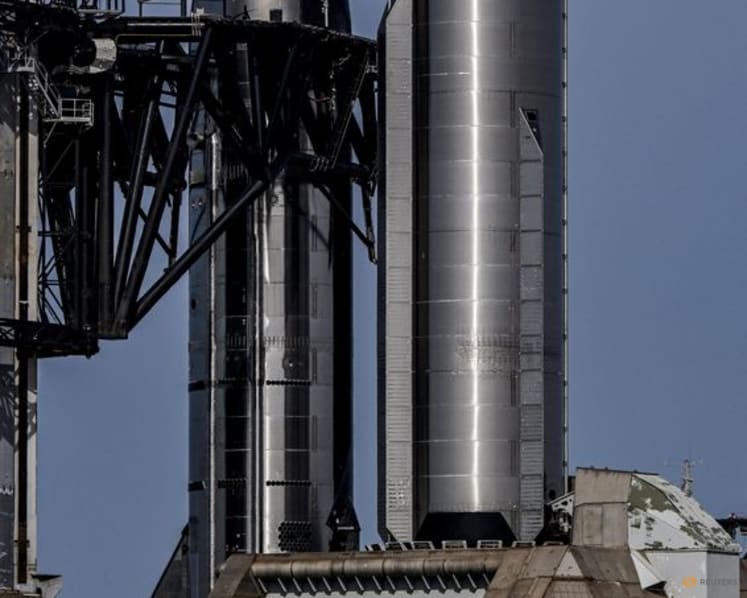 SpaceX launches 13th Starship test, briefly deploys first upgraded Starlinks